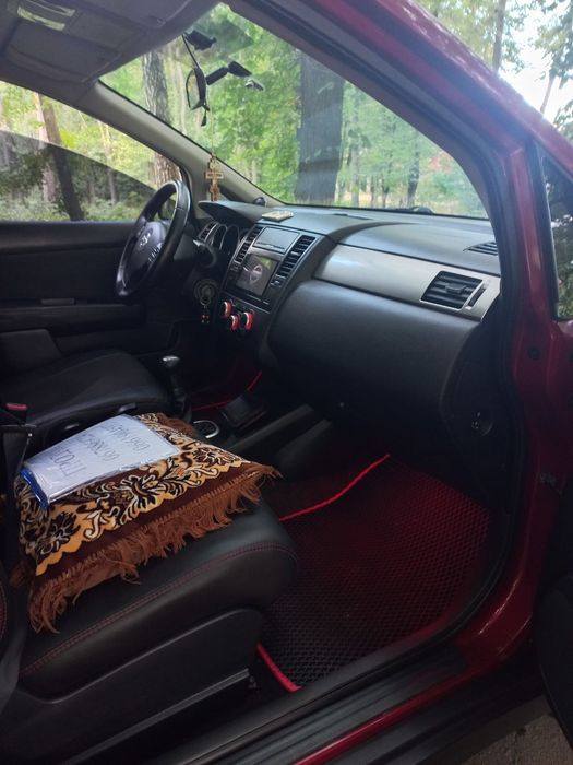 Продам автомобіль Nissan Tiida