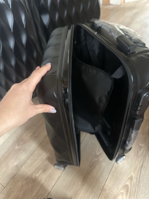 Валізи нові у розмірах М та XL