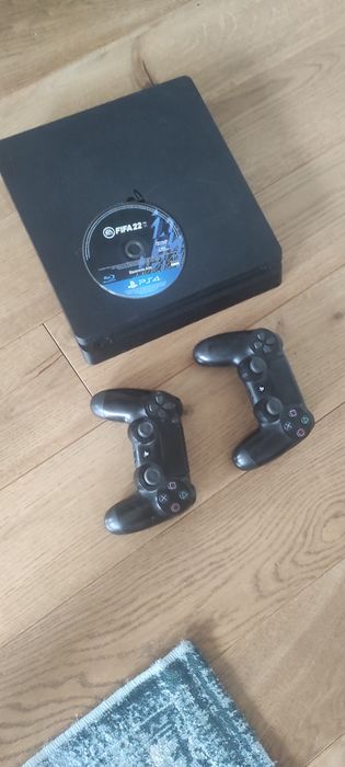 Używane PS4 + Dwa pady + Fc22