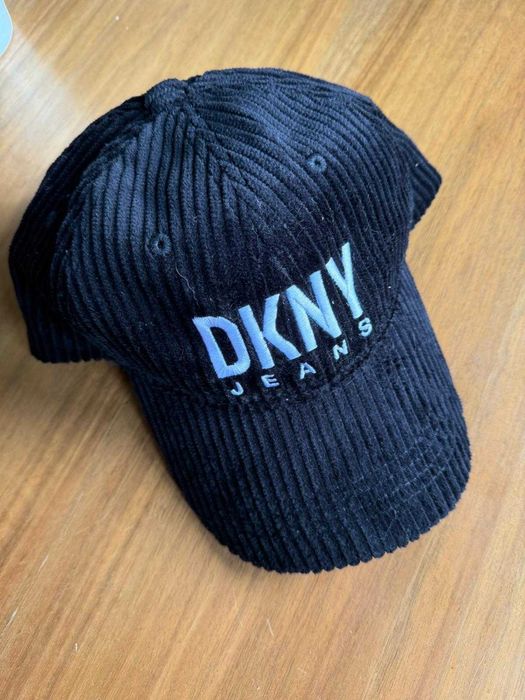 Czapeczka z daszkiem DKNY czarna sztruksowa