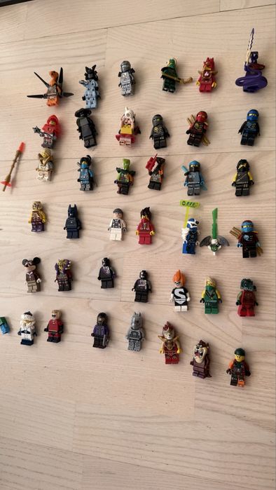 Лего фигурки много