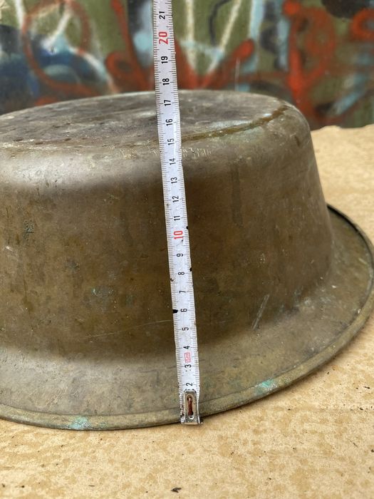 миски з латуні і тара з нержавійки