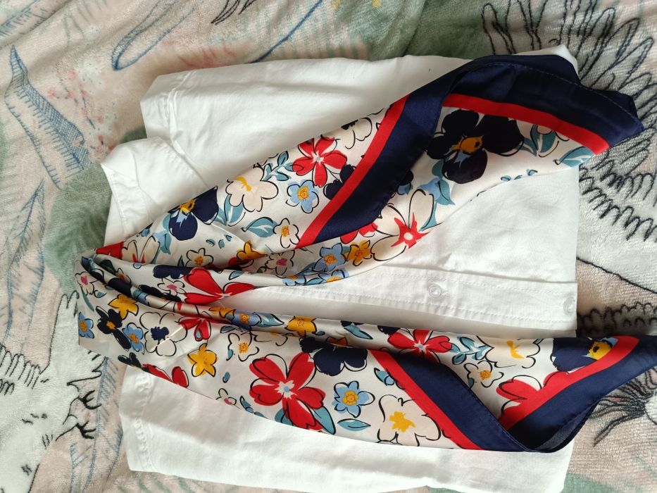 Apaszka chusta chustka w kwiaty kwiatki kwiatuszki elegancka nowa