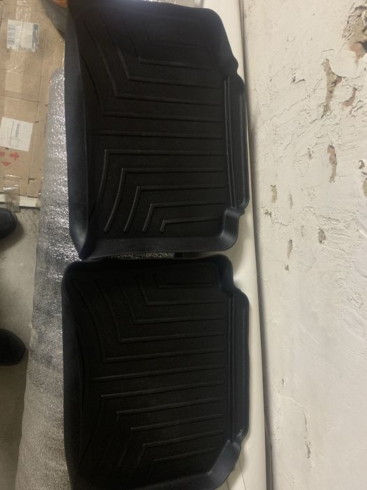 Продам комплект Орегінальних килимків   WeatherTech  Passat B7