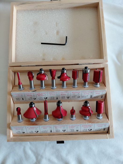 Tupia com conjunto de feses