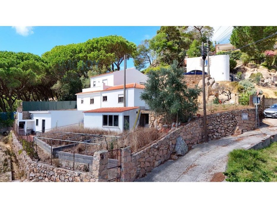 Moradia T2 para Reconstrução em Janes Cascais