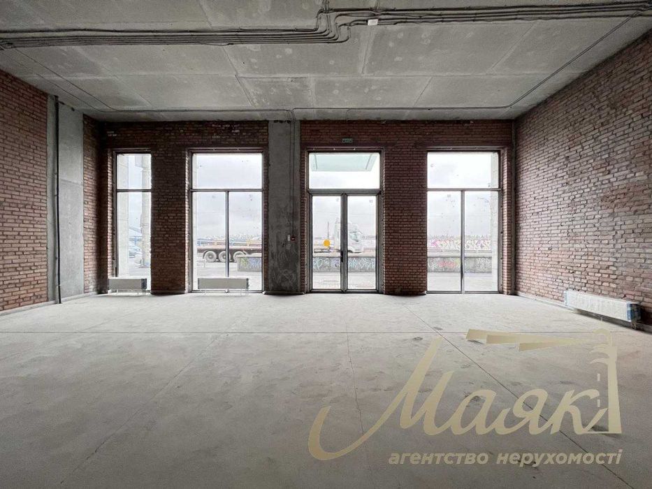 Оренда фасадного приміщення 140,8 м2, клубний будинок Illinsky House.