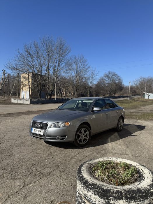 AUDI A4.