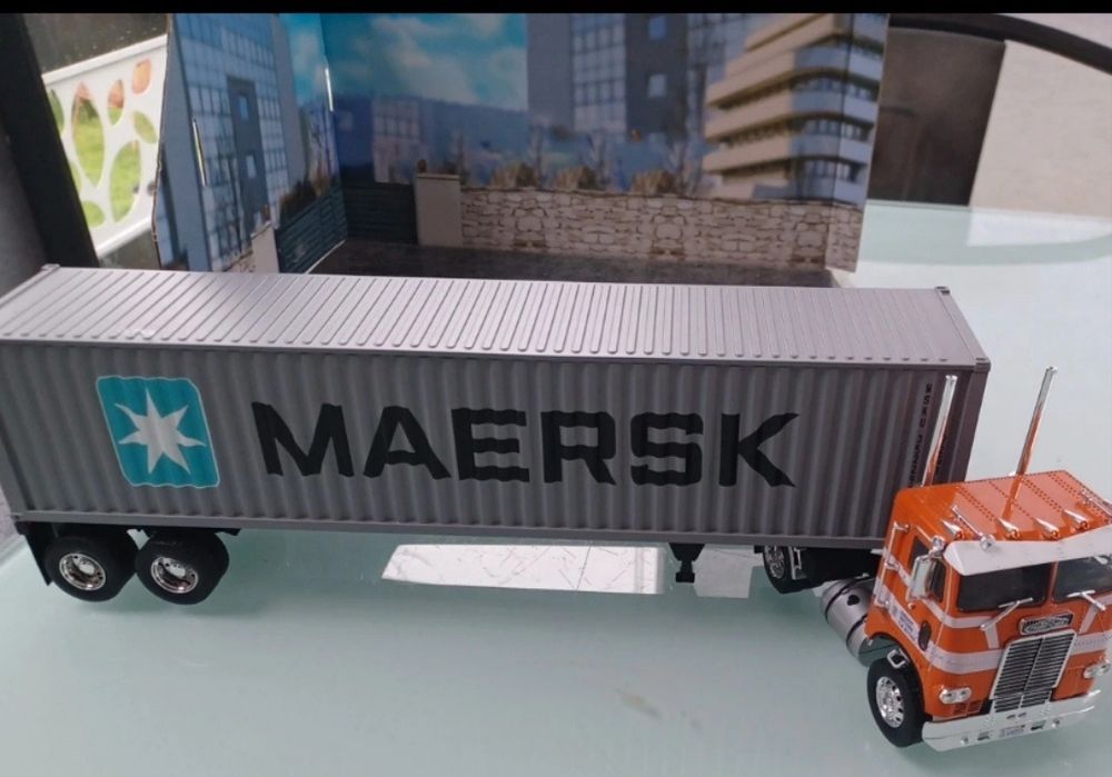 Maersk  reboque
Novo original 1:43