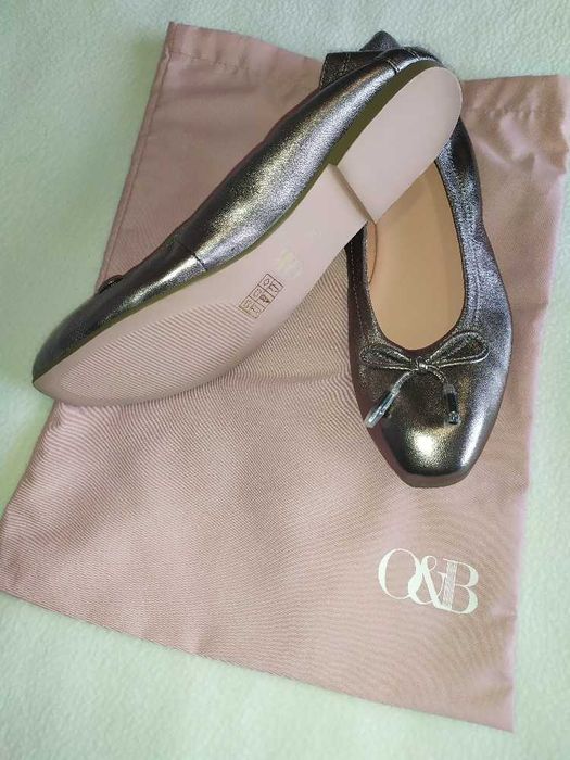Sabrinas  / Bailarinas novas em couro. Marca O&B - Tamanho 38