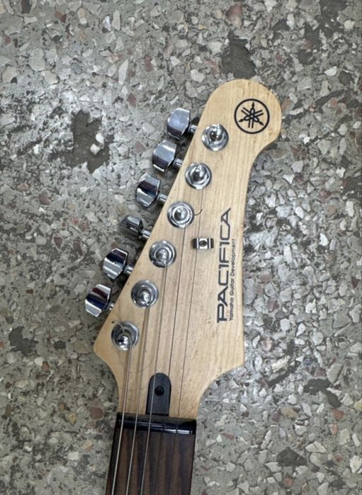 Електрогітара YAMAHA PACIFICA 120H (Vintage White)