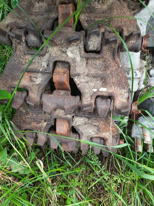 Трактор ДТ-75 з новою гусіння