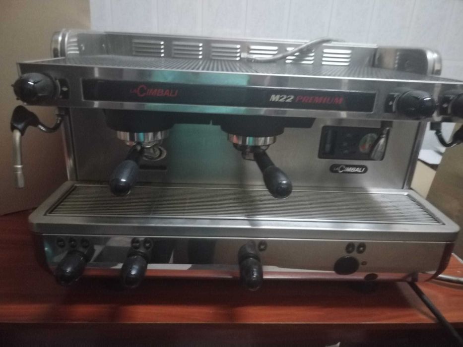 maquina de café profissional CIMBALI M22 PREMIUM
