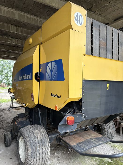 Prasa New Holland BR 750 A