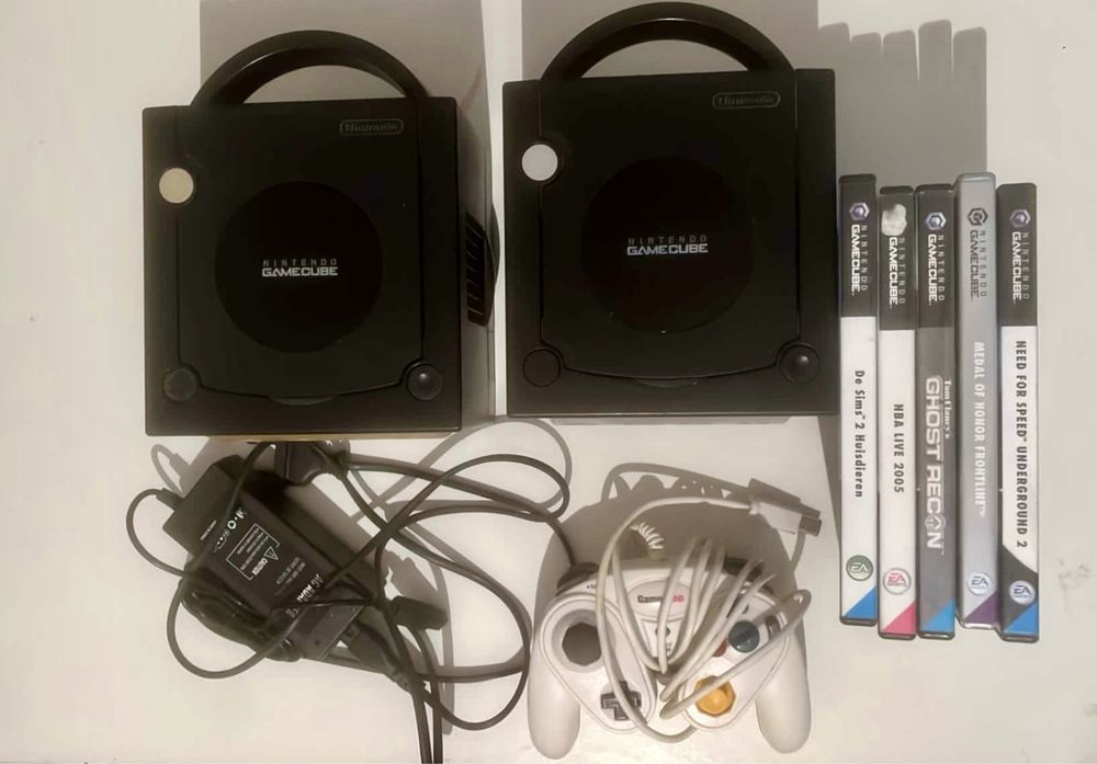 2x Nintendo GameCube + cabo e Comando + 5 Jogos