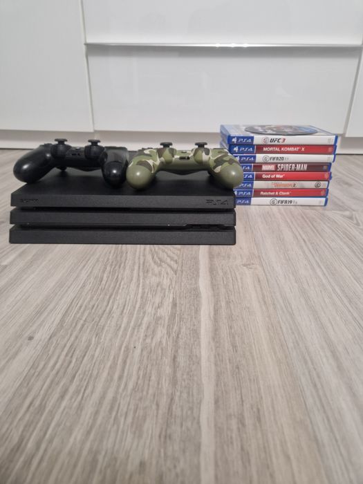 Playstation 4 pro plus gry
