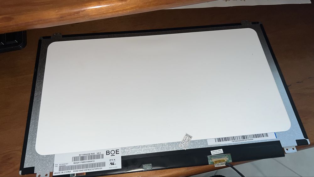 Ecrã  LCD portatil slim