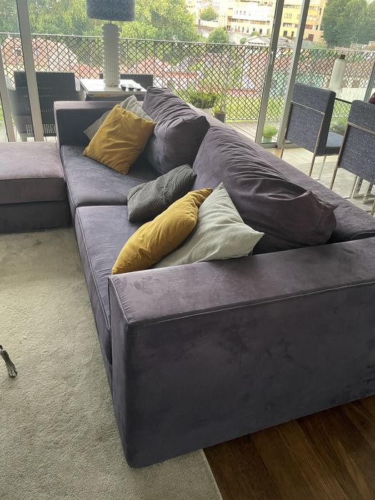 Sofá LasKasas 2 lugares com puff