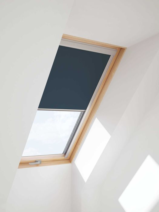 Roleta zaciemniająca 114x118 GRANAT okno Fakro Velux Rooflite Optiligh