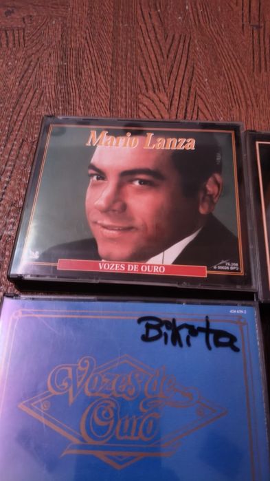 Venda de CDs Venda de CDs 
Valor negociável para pequenos lotes ou mesmo tudo
Valor negociável para pequenos lotes ou mesmo tudo