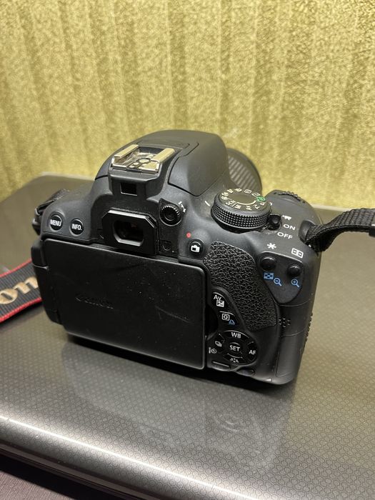 Фотоопарат Canon EOS 700D EF-S 18–55mm IS STM (Ki