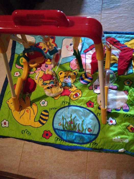 Chicco tapete de atividades com móbil