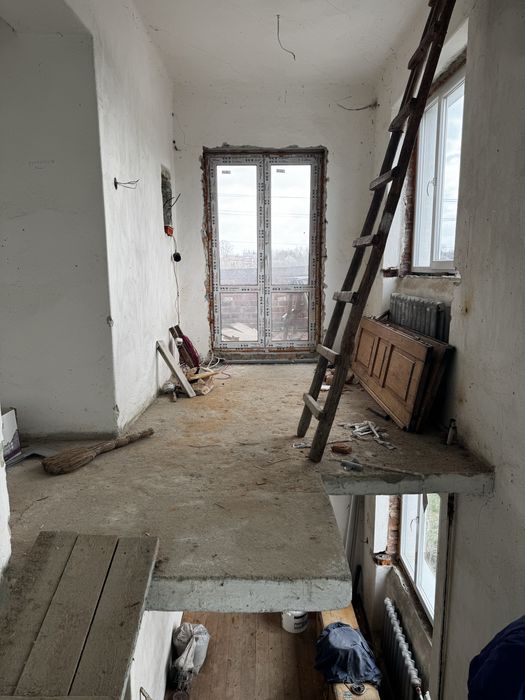 Продається цегляний спарений будинок в м. Самбір