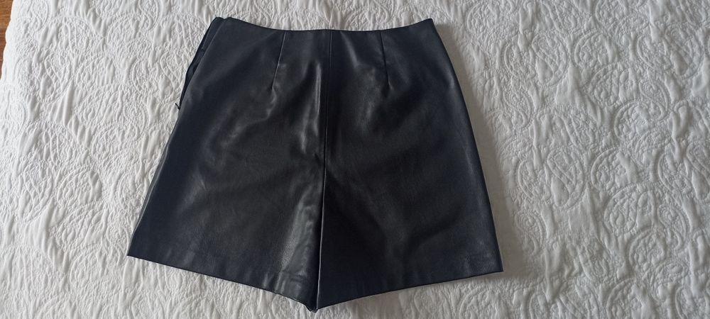 Calções efeito pele Zara 38