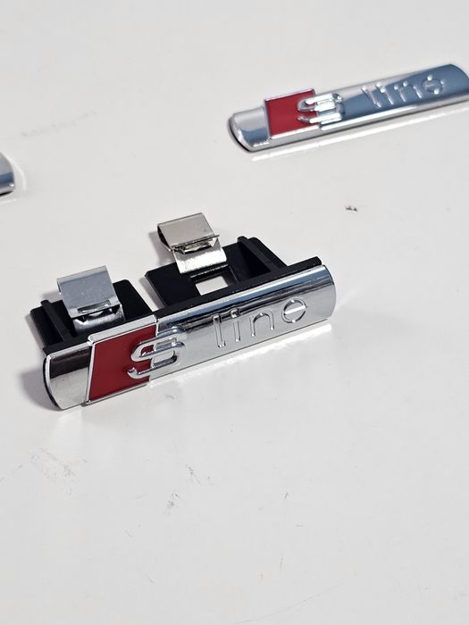 Kit 3 Emblemas S-Line para Audi