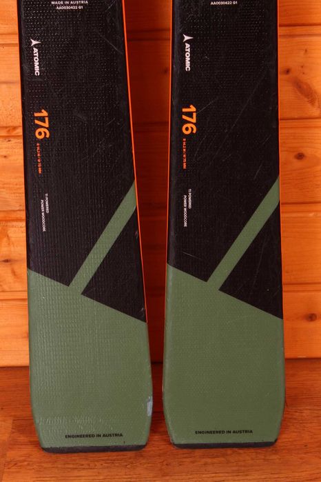 Narty Atomic Redster Q7 Revoshock 2026 176 cm + Atomic M12, TITANAL !!!