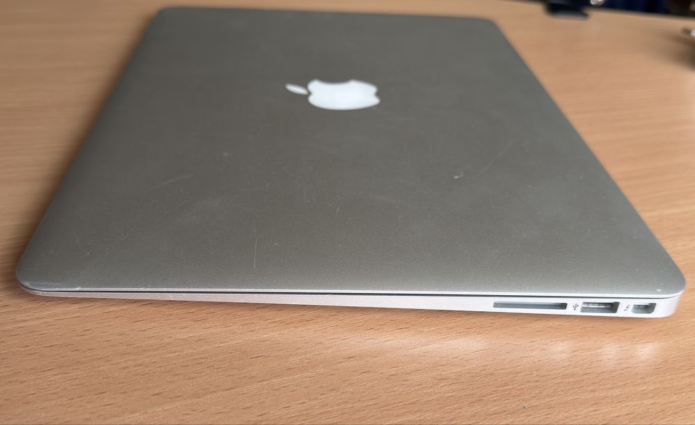 Macbook Air 13 2017 8/256Gb