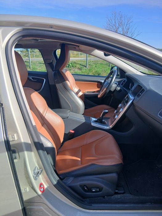 Sprzedam super auto volvo v60-2016r
