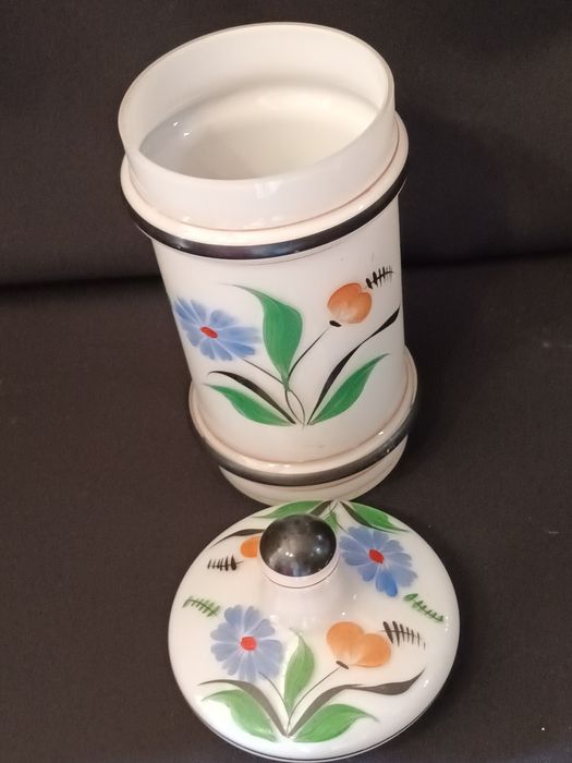 Boleira em vidro opalino pintado à mão