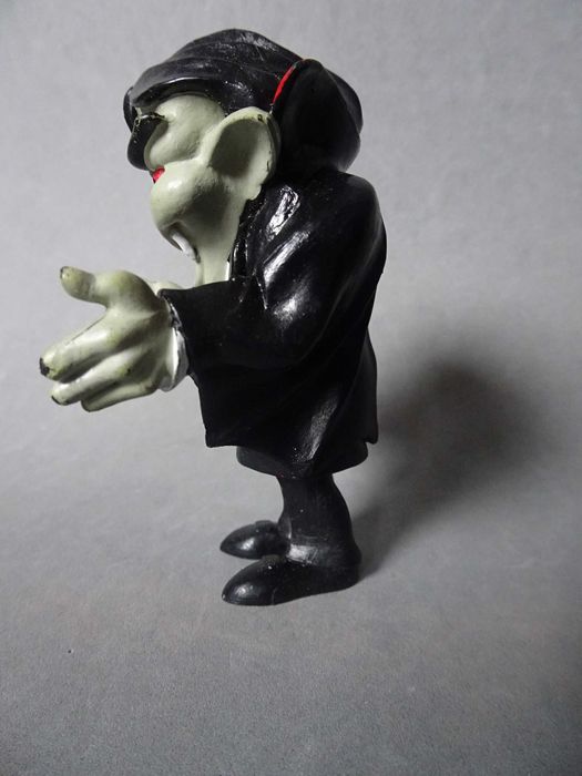 PVC Maia Borges - coleção Monstros - Drácula