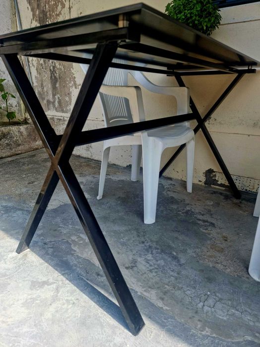 Mesa de vidro temperado preta