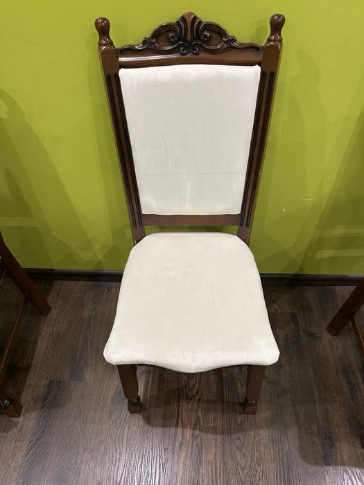 ПРОДАМ  СТІЛ + 8 стільців