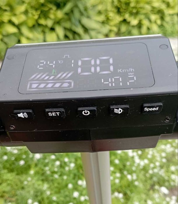 Продам електросамокат KONAR KES-A07