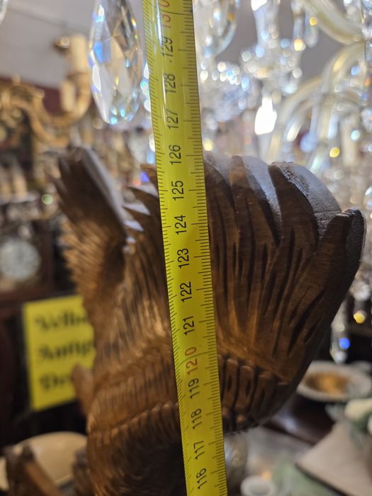 Imponente credencia com espelho