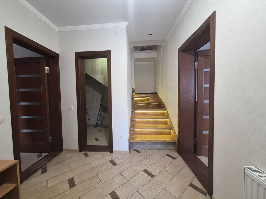 Продаж частини будинку на Старому Місті