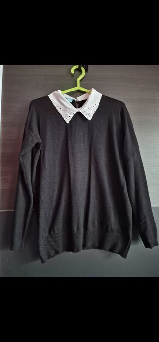 Sweterek z ozdobnym kołnierzem