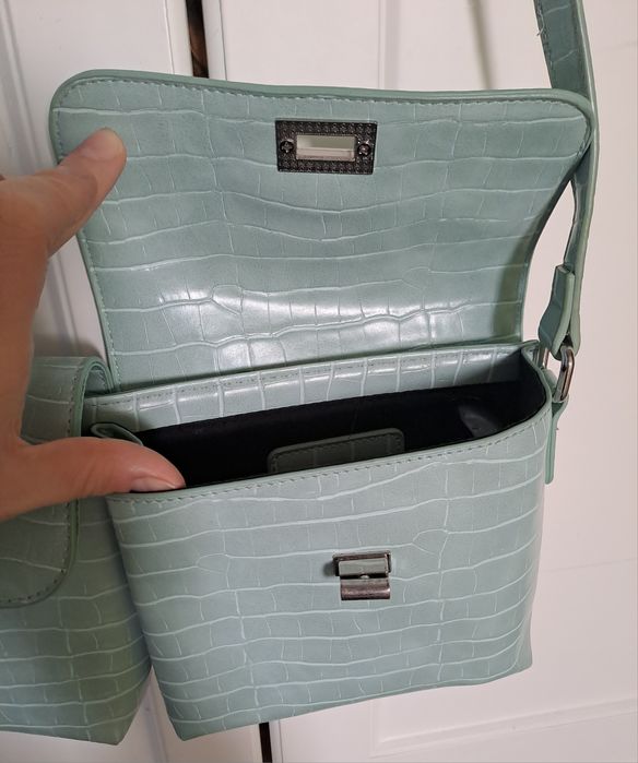 Mietowa torebka na wiosnę,na ramię Stan bdb.