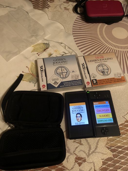 Konsola Nintendo DS Lite + 2 gry (Dr Kawashima's Gehirn-Jogging) + etui