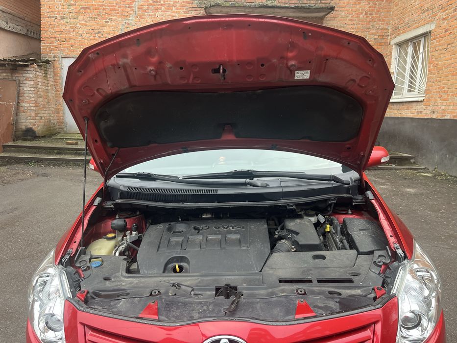 Toyota Auris 2012 (автомат)