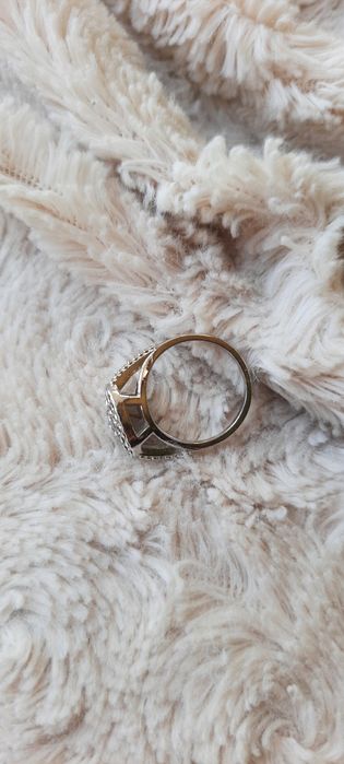 Srebrny bogatozdobiony pierścionek