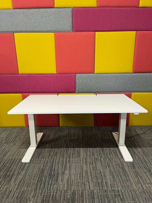 Biurko elektryczne regulowane 140x80 Kinnarps Series P białe okazja!