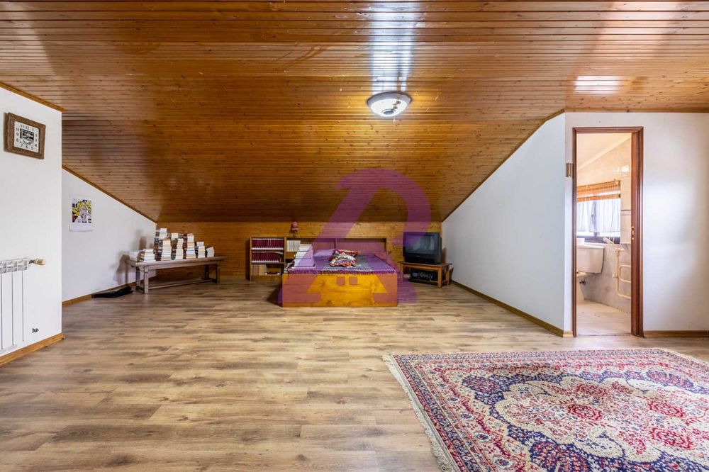 Moradia T3 + 1 com Sótão, Garagem e Terreno – Batalha