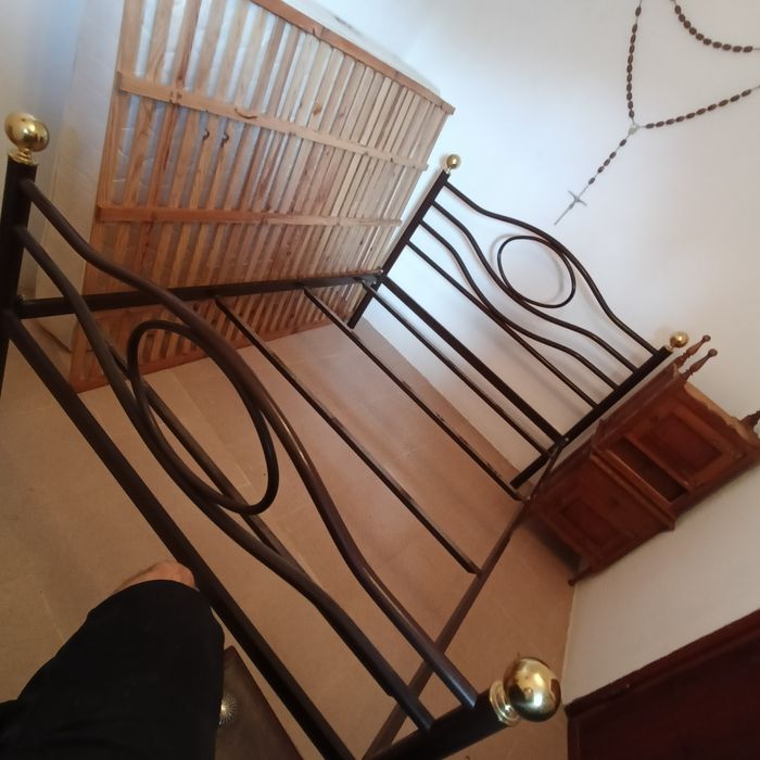 Cama de ferro decasal praticamente nova