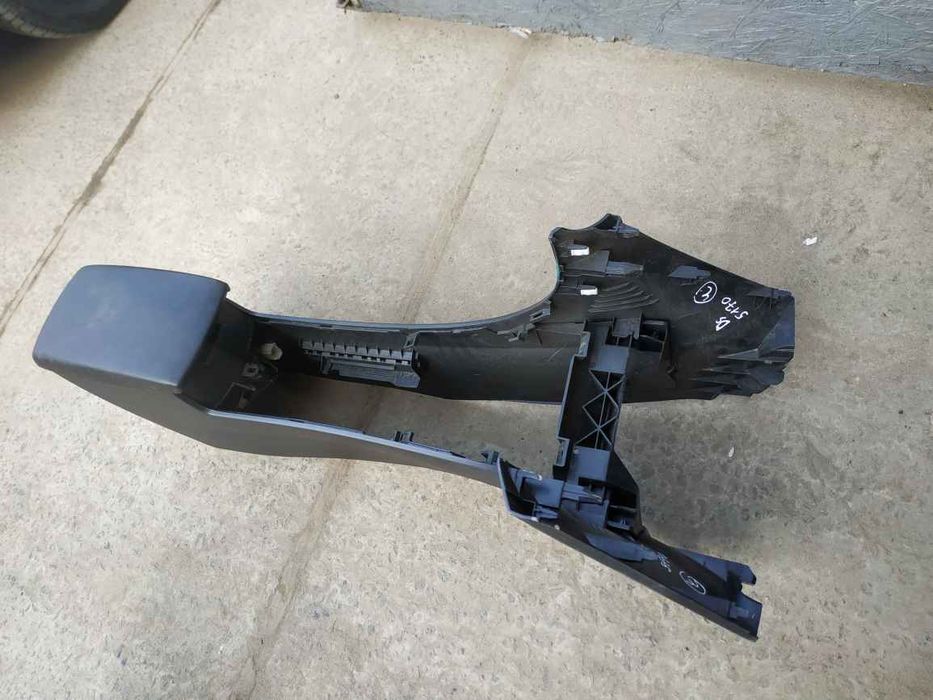 Mazda 3 BL 2009-2013 підлокітник BBM464951 DS5170 bbm464441