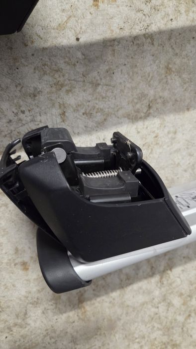 Bagażnik dachowy z relingami thule