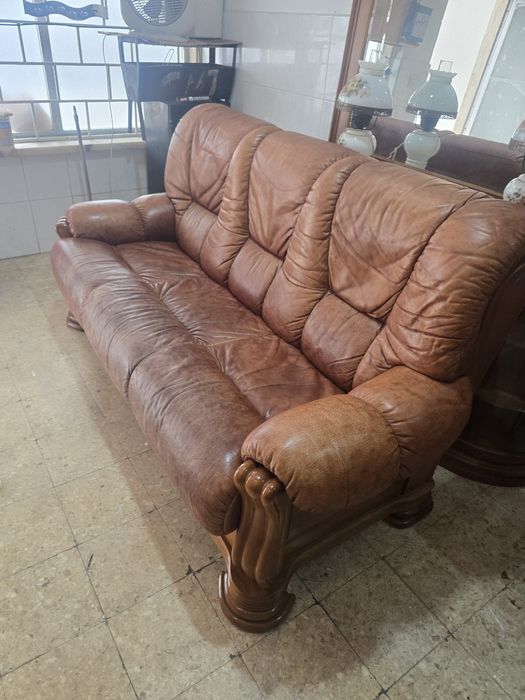 Sofá  antigo em    pele